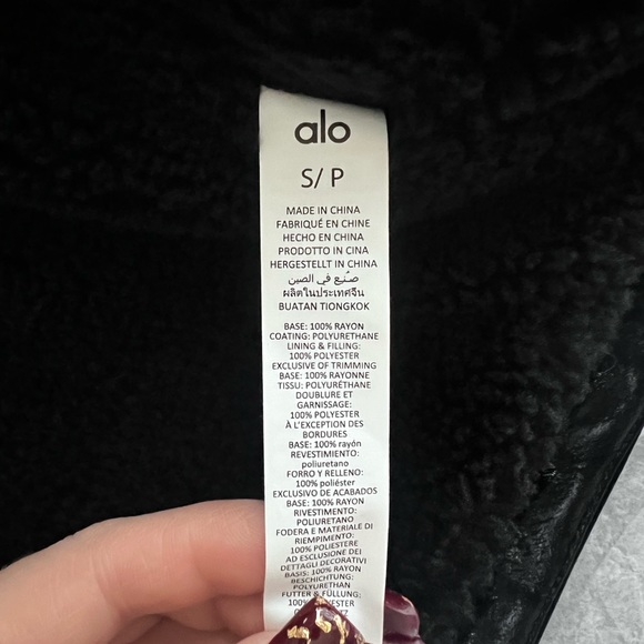 ALO CROPPED PUFFER - Picture 7 of 8